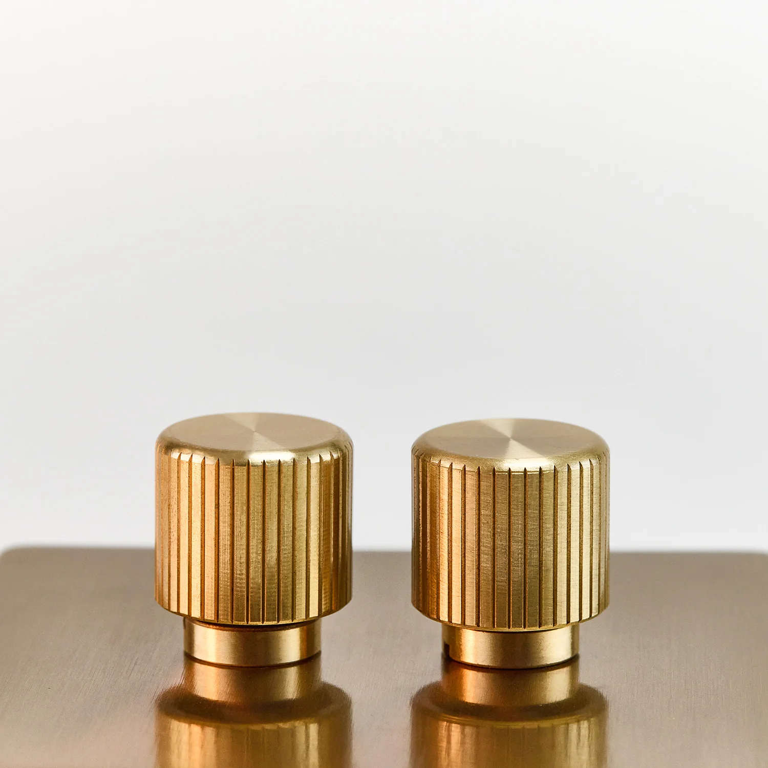 Double Rotary Wall Dimmer in Brass - Image 4