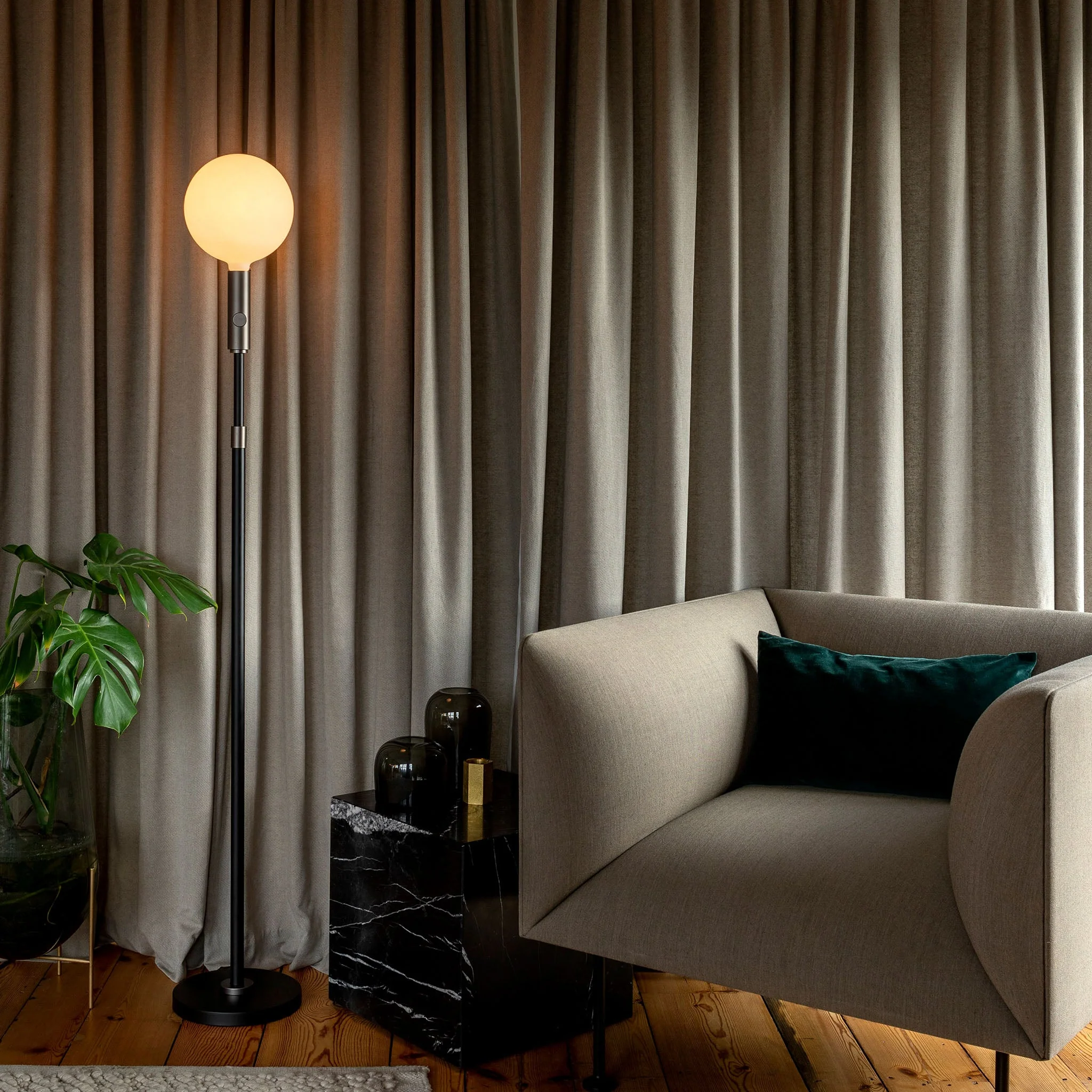 Poise Adjustable Floor Lamp in Brass + Sphere V - Image 6