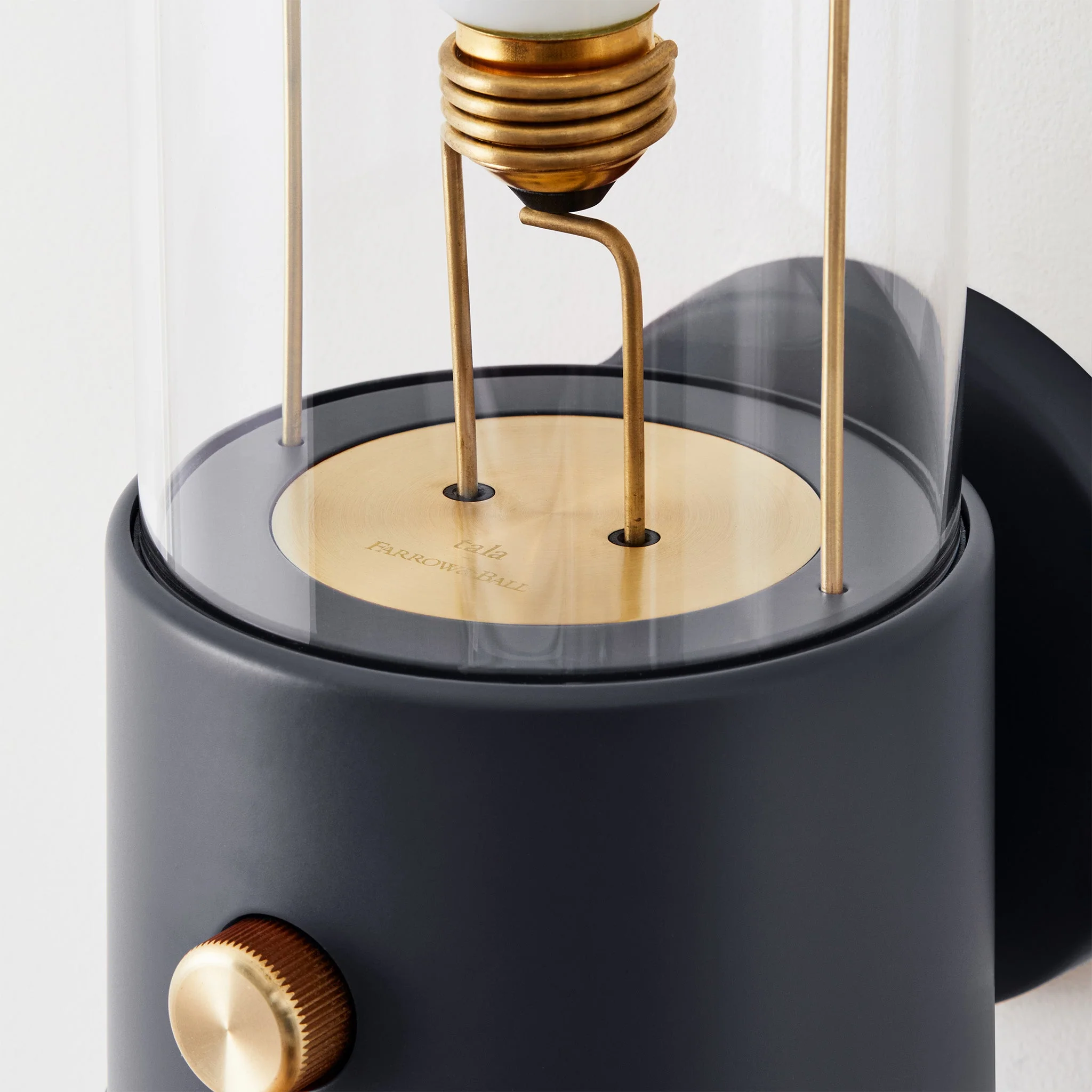 The Muse Wall Light in Hackles Black - Image 7